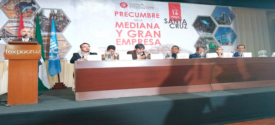 La CNI asistió a precumbre de la Mediana y la Gran Empresa La CNI asistió a precumbre de la Mediana y la Gran Empresa