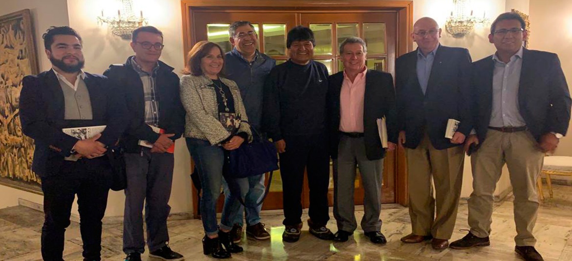 Industriales paceños se reúnen con presidente Evo Morales con el propósito de plantear proyectos destinados a recuperar el liderazgo de La Paz Industriales paceños se reúnen con presidente Evo Morales con el propósito de plantear proyectos destinados a recuperar el liderazgo de La Paz