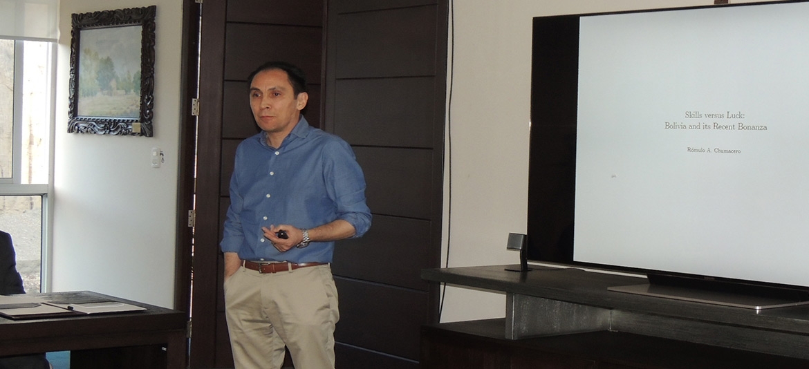 Directorio de la CNI recibió visita del especialista Rómulo Chumacero Directorio de la CNI recibió visita del especialista Rómulo Chumacero
