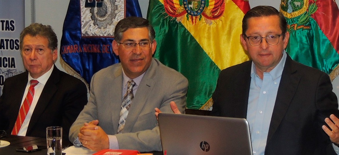 Ciclo de visitas de candidatos a la Presidencia: CNI presenta propuesta de política industrial a Oscar Ortiz 