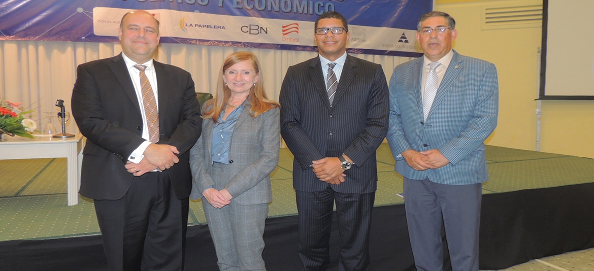La CNI organizó un foro internacional para considerar las perspectivas de la economía de Bolivia y Latinoamérica  