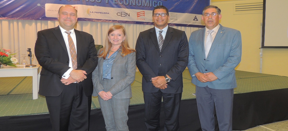 La CNI organizó un foro internacional para considerar las perspectivas de la economía de Bolivia y Latinoamérica La CNI organizó un foro internacional para considerar las perspectivas de la economía de Bolivia y Latinoamérica